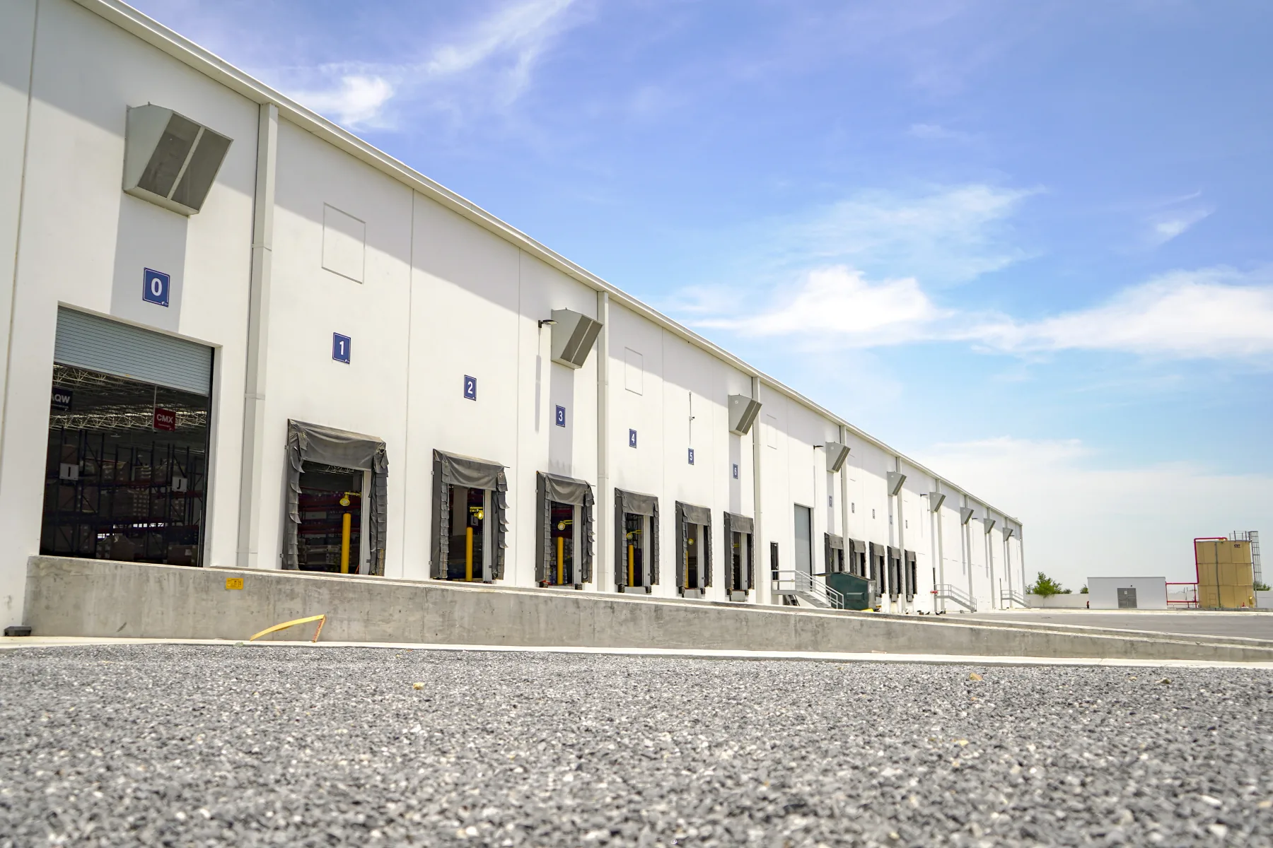Nave industrial de la expansión nacional de GRH entre 2024 y 2025